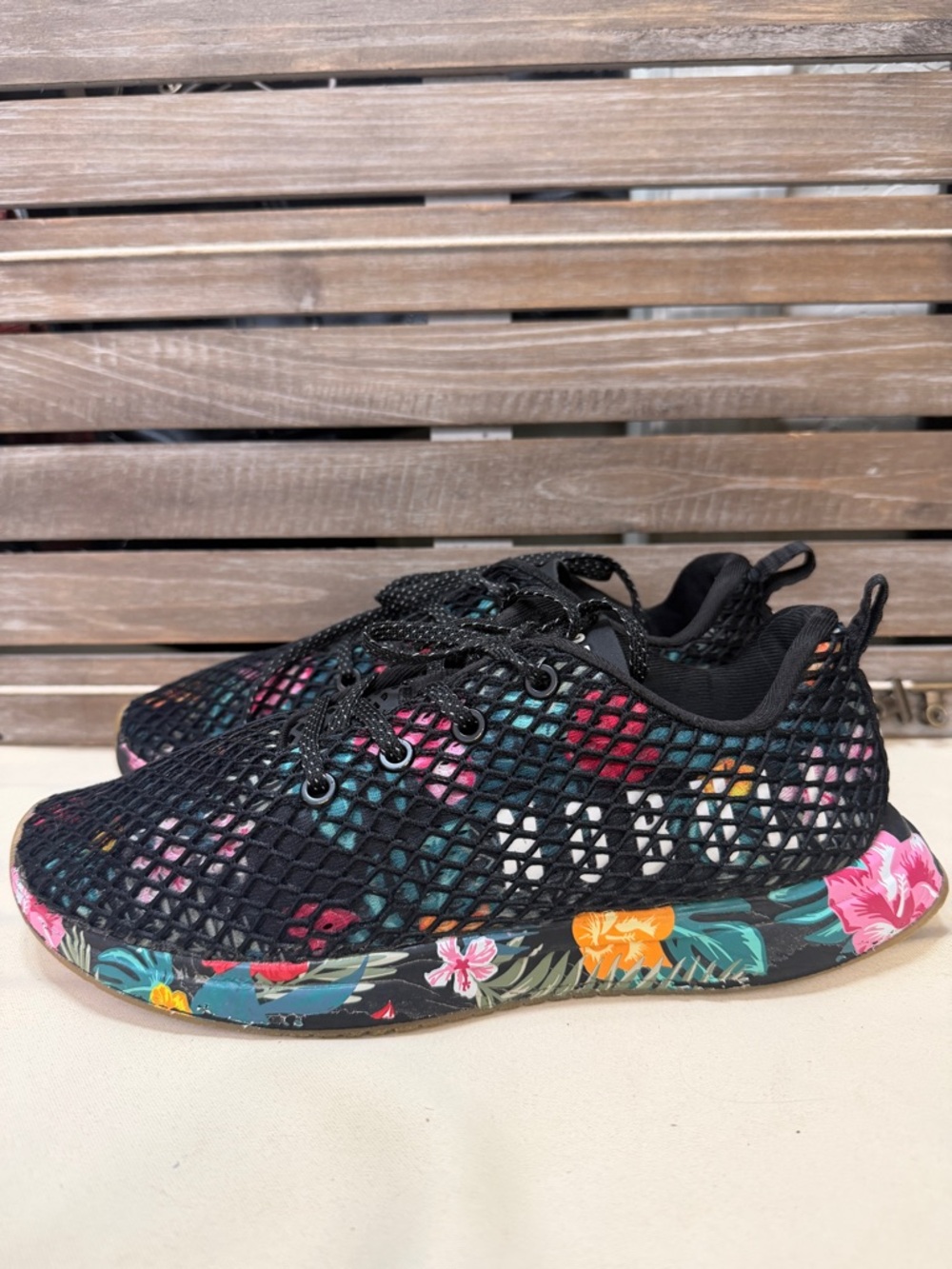 NOBULL Mesh Runner Black Floral Multi-Color Women's Size 8 Training Sneakers - Picture 2 of 7